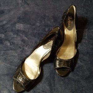 Size 9B Black Peep Toe Shoe